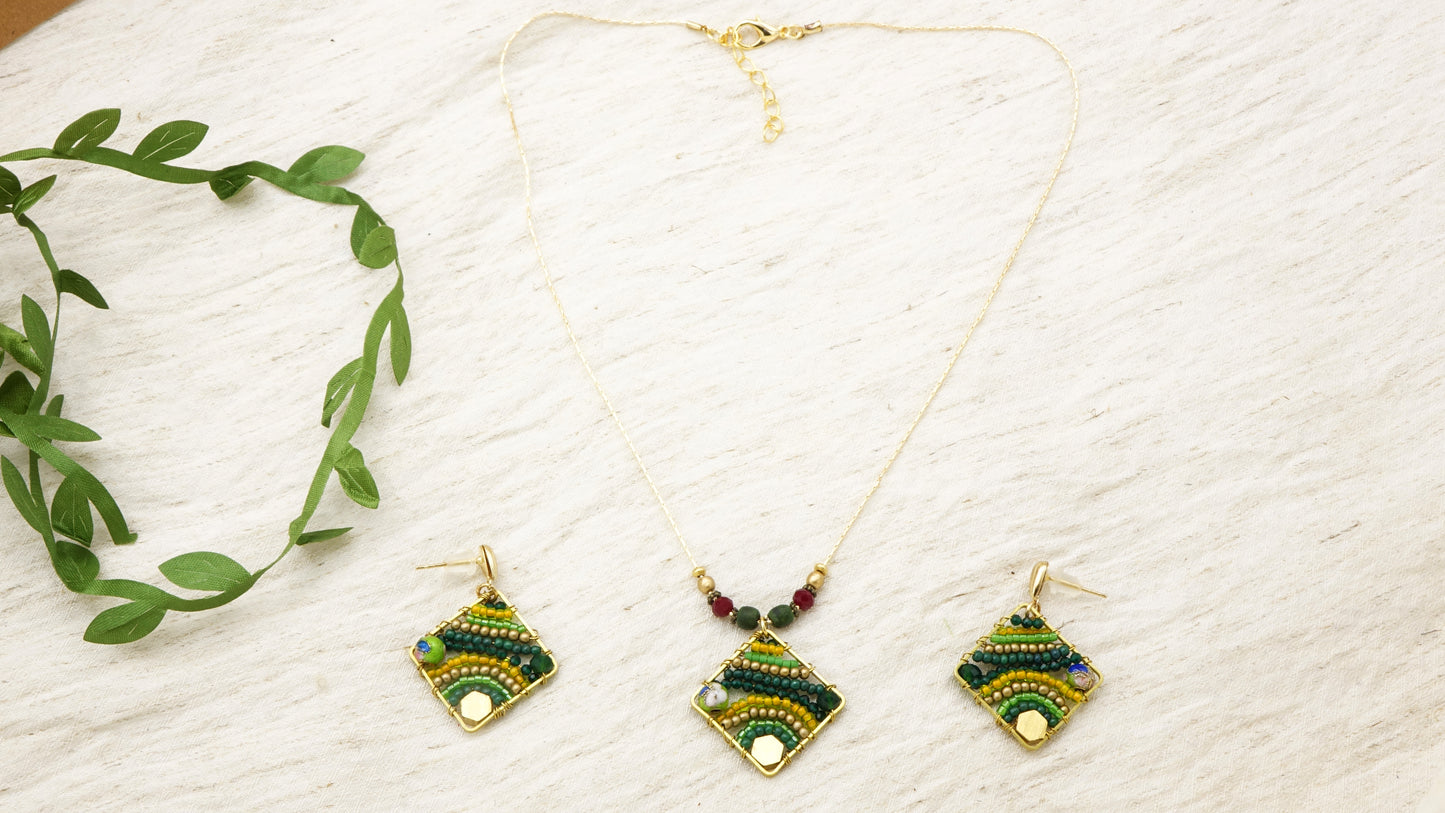 Boho Handwired Necklace - Forest