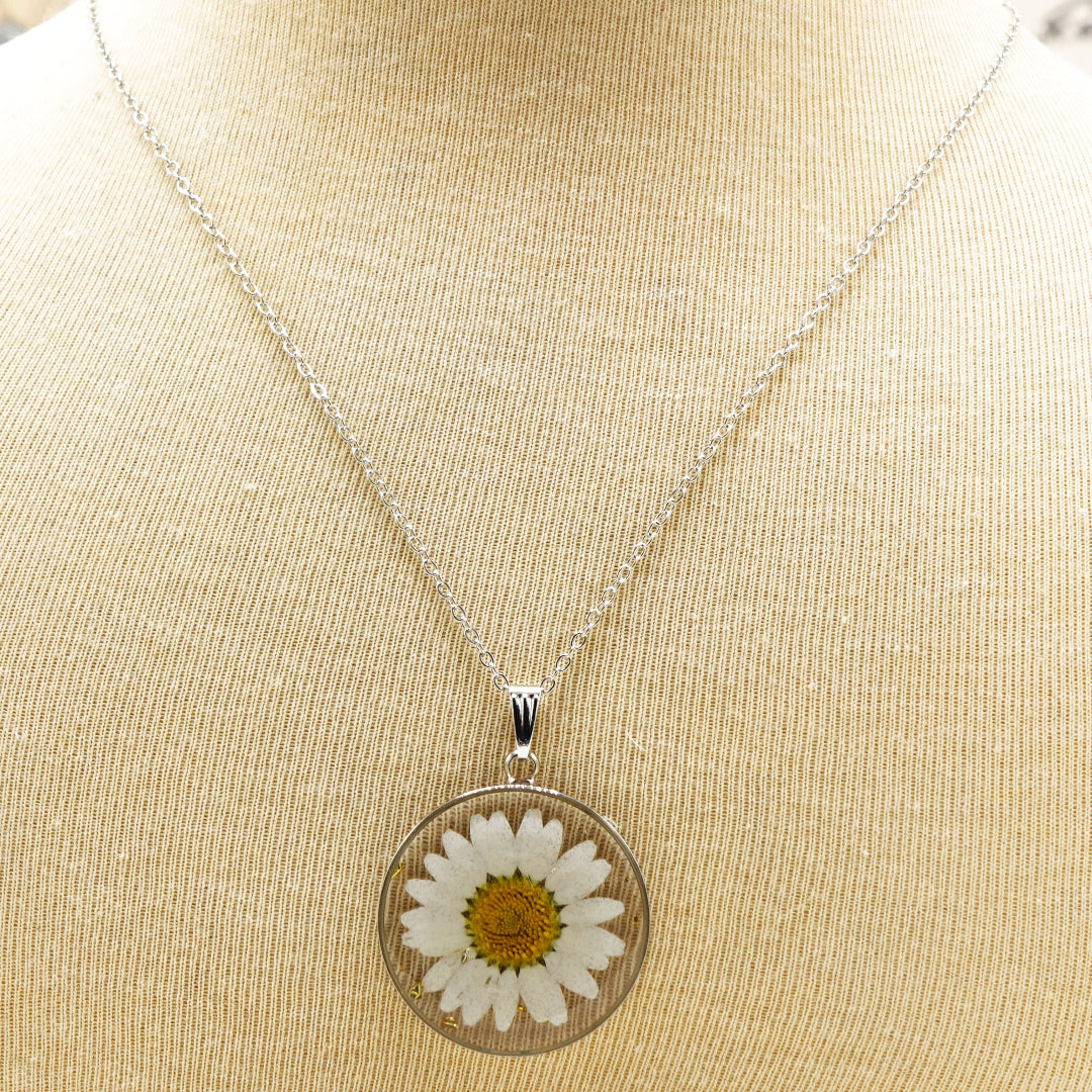 Daisy Pendant Necklace