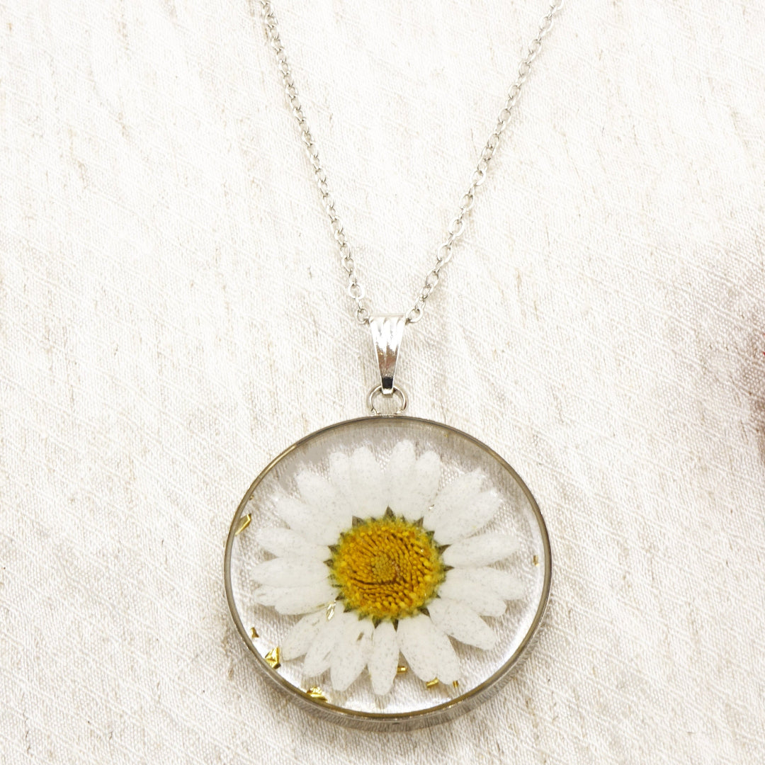 Daisy Pendant Necklace