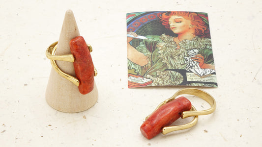Coral Stone Ring – Wholesale Listing (Assorted Gold & Silver Bronze Bands)