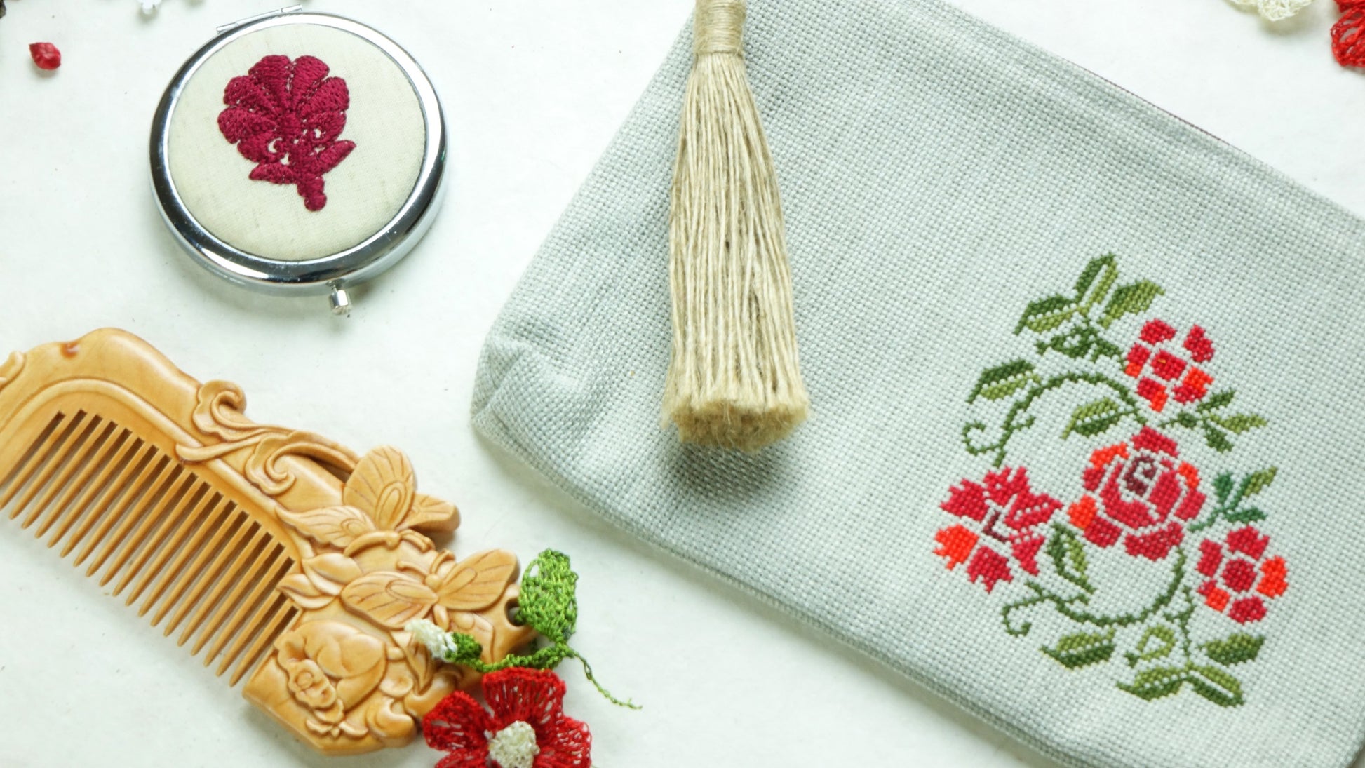 Christmas Floral - Vanity Makeup Letterbox Gift Set - Verna Artisan Works